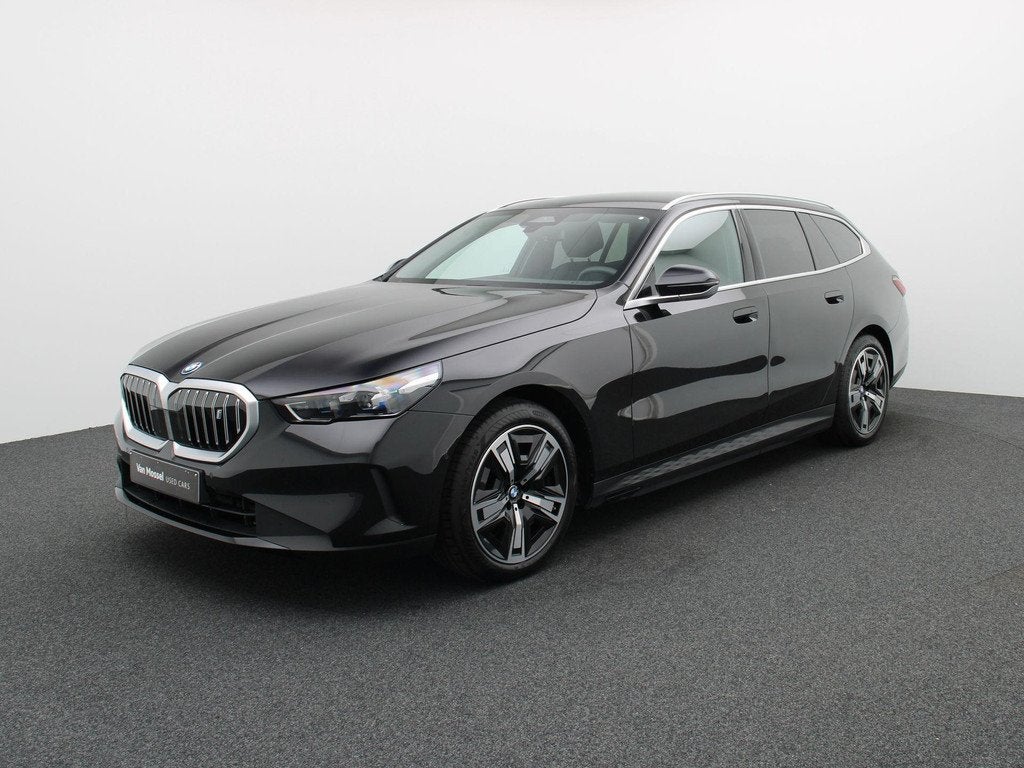 BMW i5 Touring eDrive40 250kW SoH 95,77% | leder | verw.zete, Auto's, BMW, Automaat, Gebruikt, Zwart, 340 pk