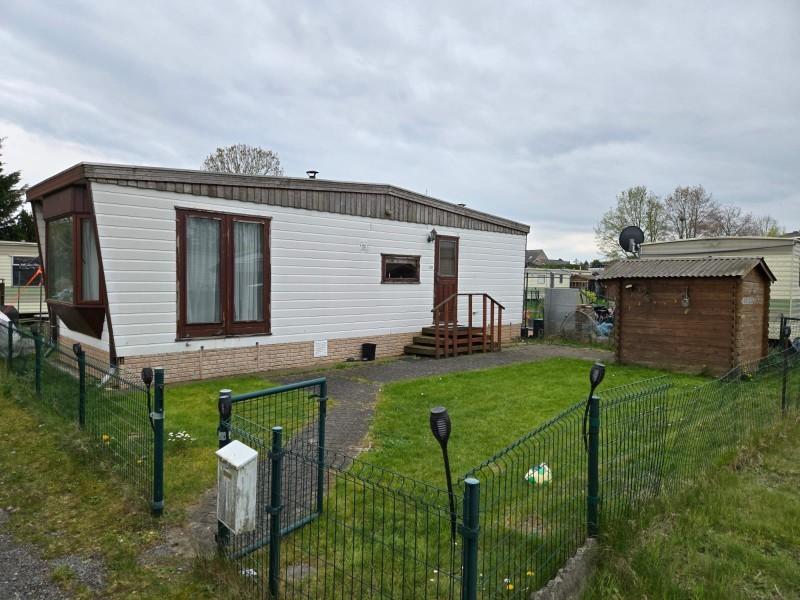 Instapklare Stacaravan aan donkmeer, incl. inboedel, Caravans en Kamperen, Particulier, Koelkast