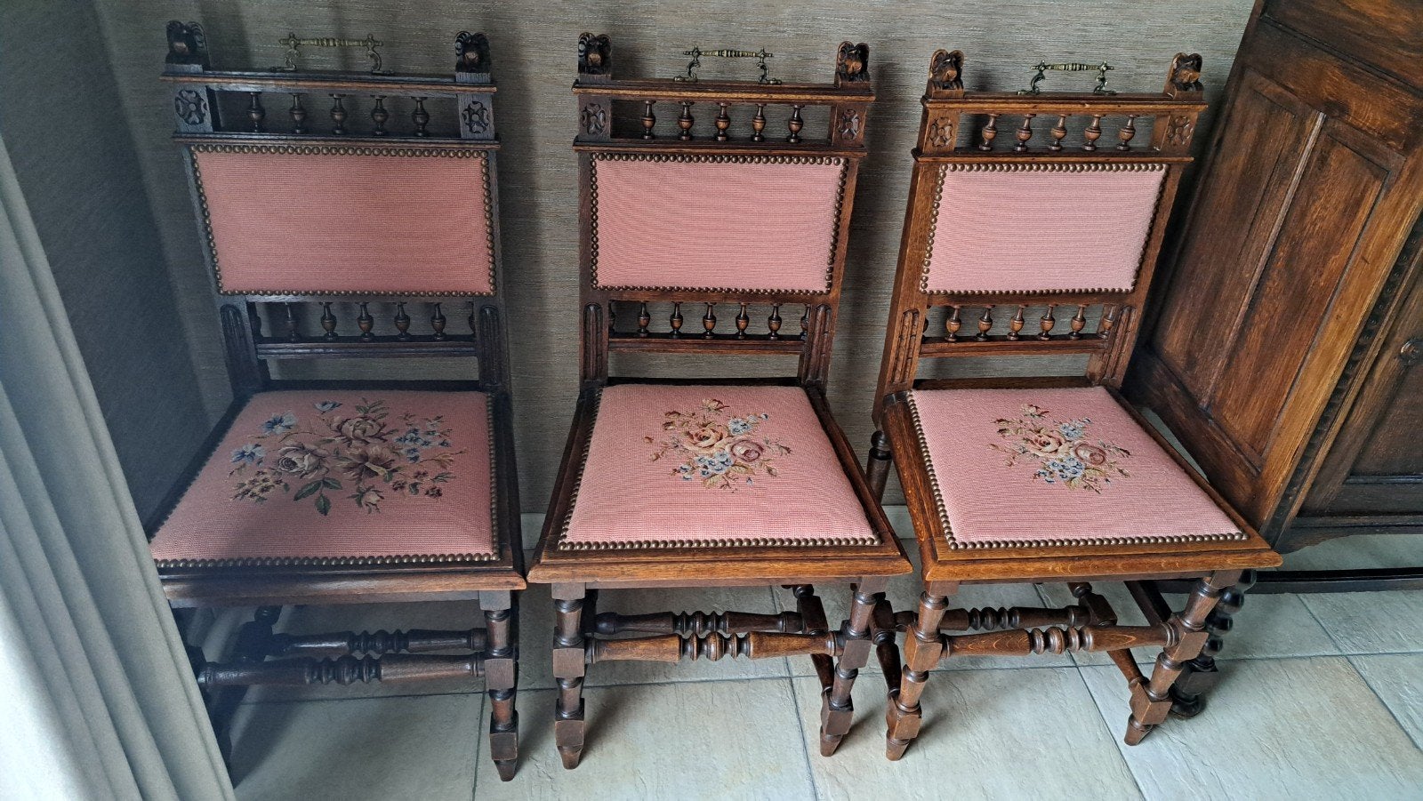 3 antieke mechelse stoelen met handwerk, Enlèvement