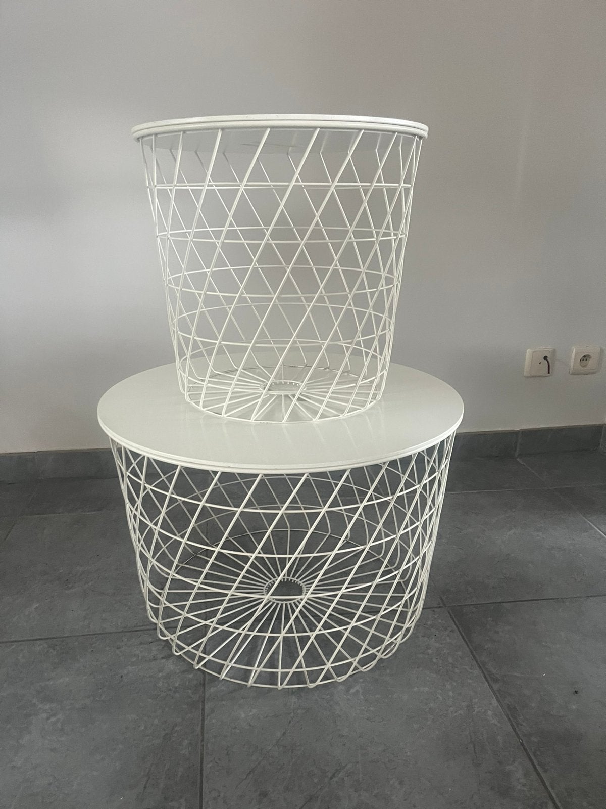 Witte draadmanden met deksels – set van 2, Huis en Inrichting, Ophalen, 50 – 75, Minder dan 50 cm, Gebruikt