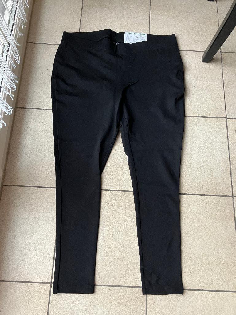 Nieuwe zwarte jegging - Maat 48 / 50, Kleding | Dames, Grote Maten, Ophalen of Verzenden, Nieuw, Broek of Spijkerbroek