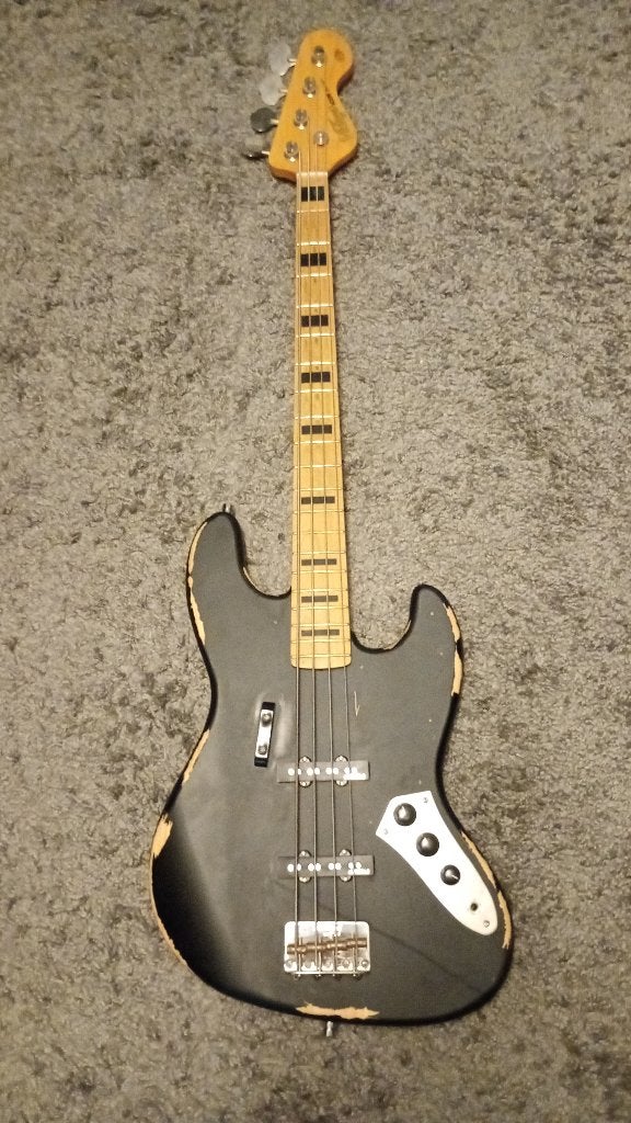 Vintage VJ74 ICON Bass ~ Distressed Black, Muziek en Instrumenten, Snaarinstrumenten | Gitaren | Bas, Ophalen, Gebruikt, Elektrisch