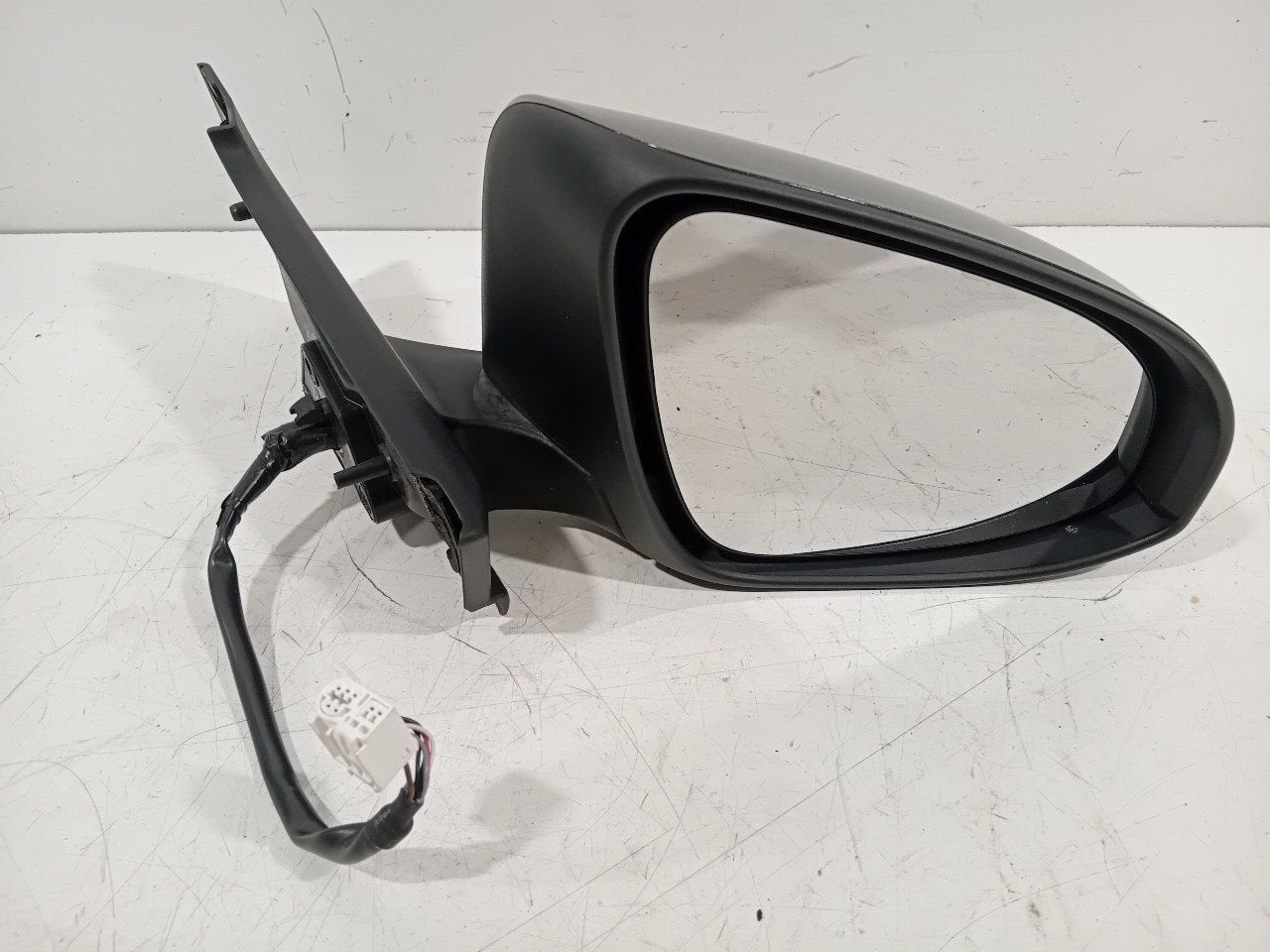 Spiegel buiten rechts elektrisch Toyota Yaris, Onderdelen@venauto.nl, Van der Ven Autorecycling B.V., Ettenseweg 76, 4706 PB Roosendaal, The Netherlands