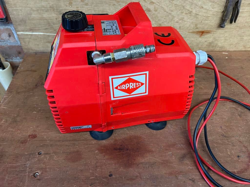 Fini Flash compressor, Moins de 25 litres, Moins de 200 litres/min, Comme neuf, Enlèvement
