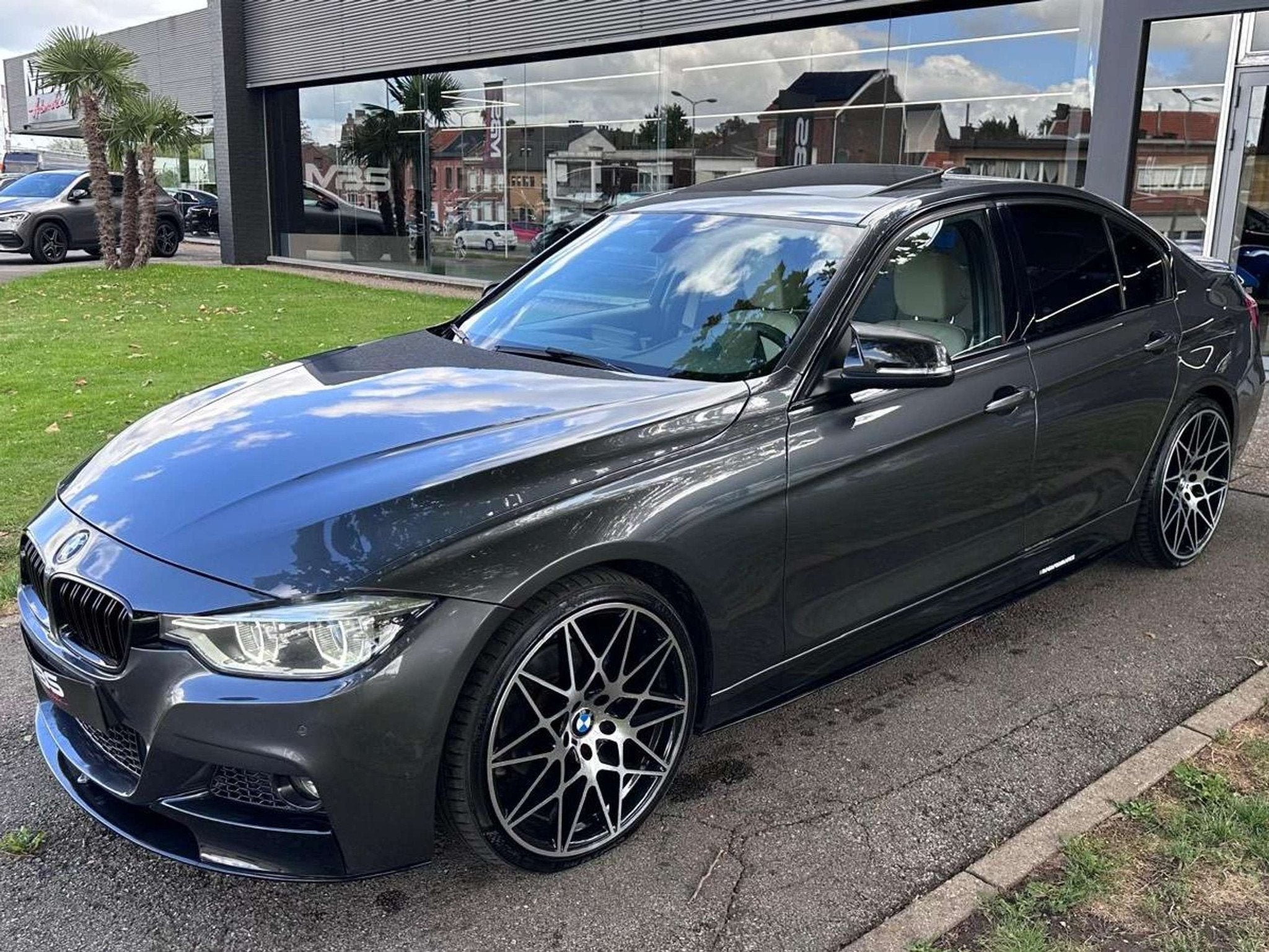 BMW 3 Serie 330 *M PERFORMANCE* TOIT OUVRANT* XENON * CAMERA, Auto's, 4 deurs, Achterwielaandrijving, Gebruikt, 4 cilinders