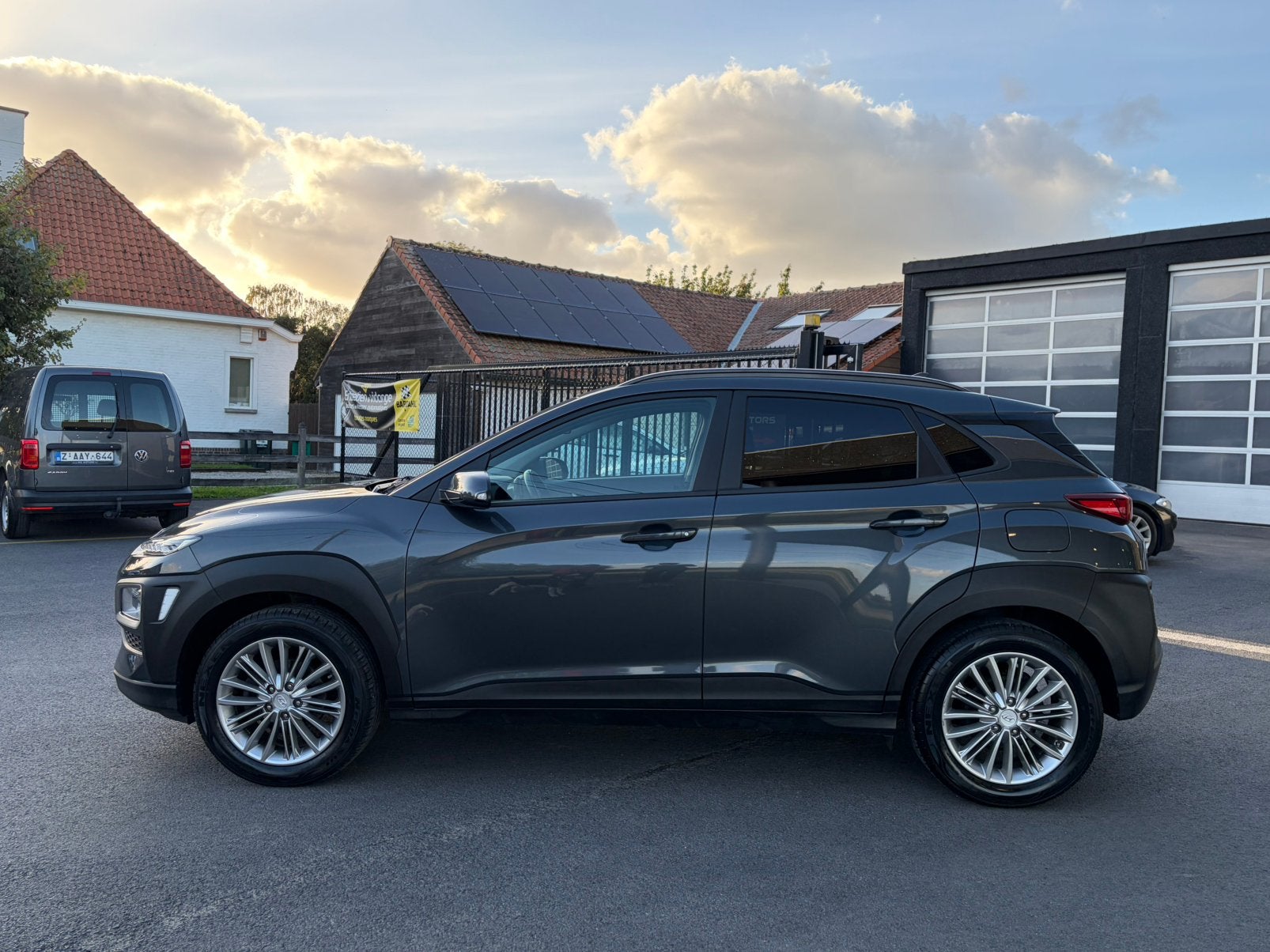 Hyundai Kona 1.0 TGDI YES!, Auto's, Voorwielaandrijving, Lane Keeping Assist, Stof, https://public.car-pass.be/vhr/8b840fcf-e696-44a7-9c3d-6e815371abcf
