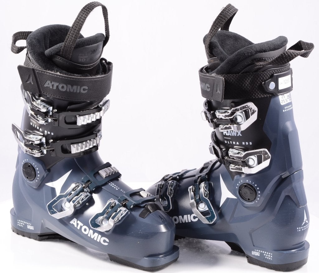 Chaussures de ski 36.5 ; 37 ; 39 ; 40 EU pour femmes ATOMIC, Carving, Utilisé, Atomic, Chaussures