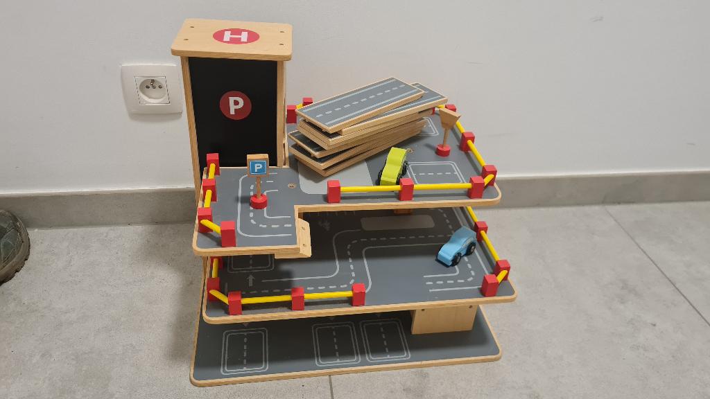 Kinderspelen in de houten garage, Ophalen, Zo goed als nieuw, Handmatig
