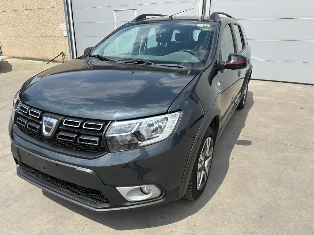 Dacia Logan Stepway « Techroad » | ESSENCE | NAVI | 87000 KM, Autos, Argent ou Gris, Achat, Entreprise, Boîte manuelle