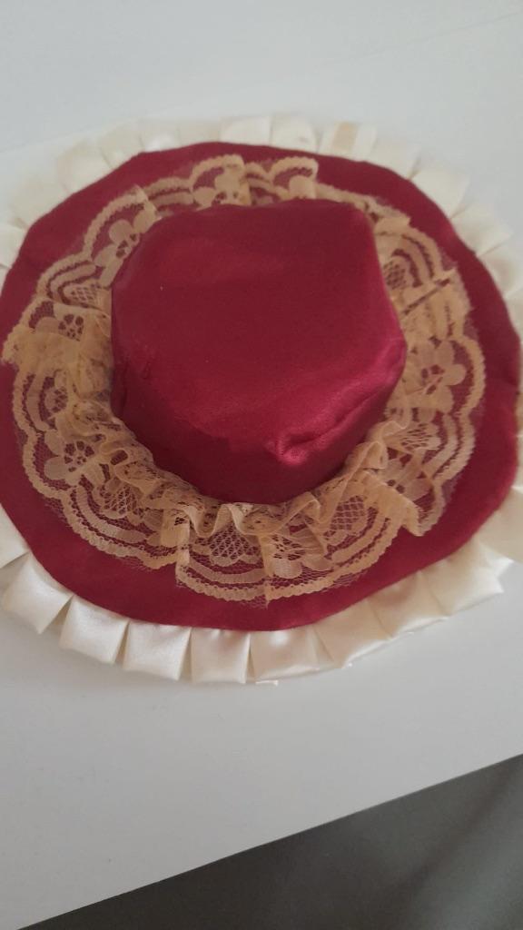 Vintage poppenhoedje, Enlèvement