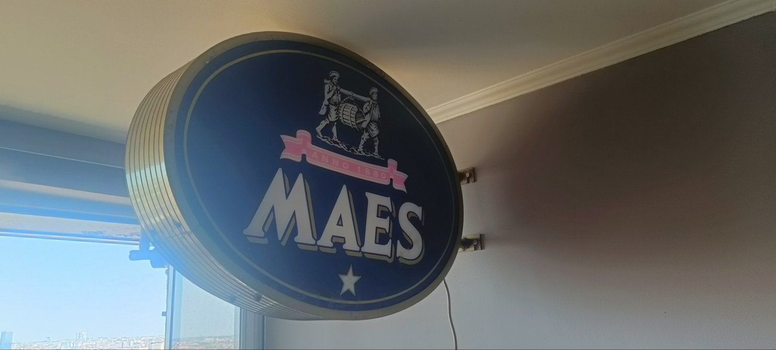Originele dubbelzijdige Maes Pils lichtbak, Ophalen