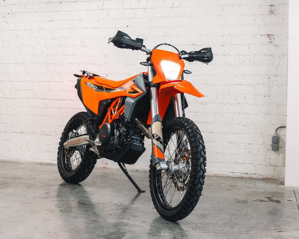 KTM 690 ENDURO R 2024, Motoren, Occasion, Bedrijf, 690 cc, Handgeschakeld