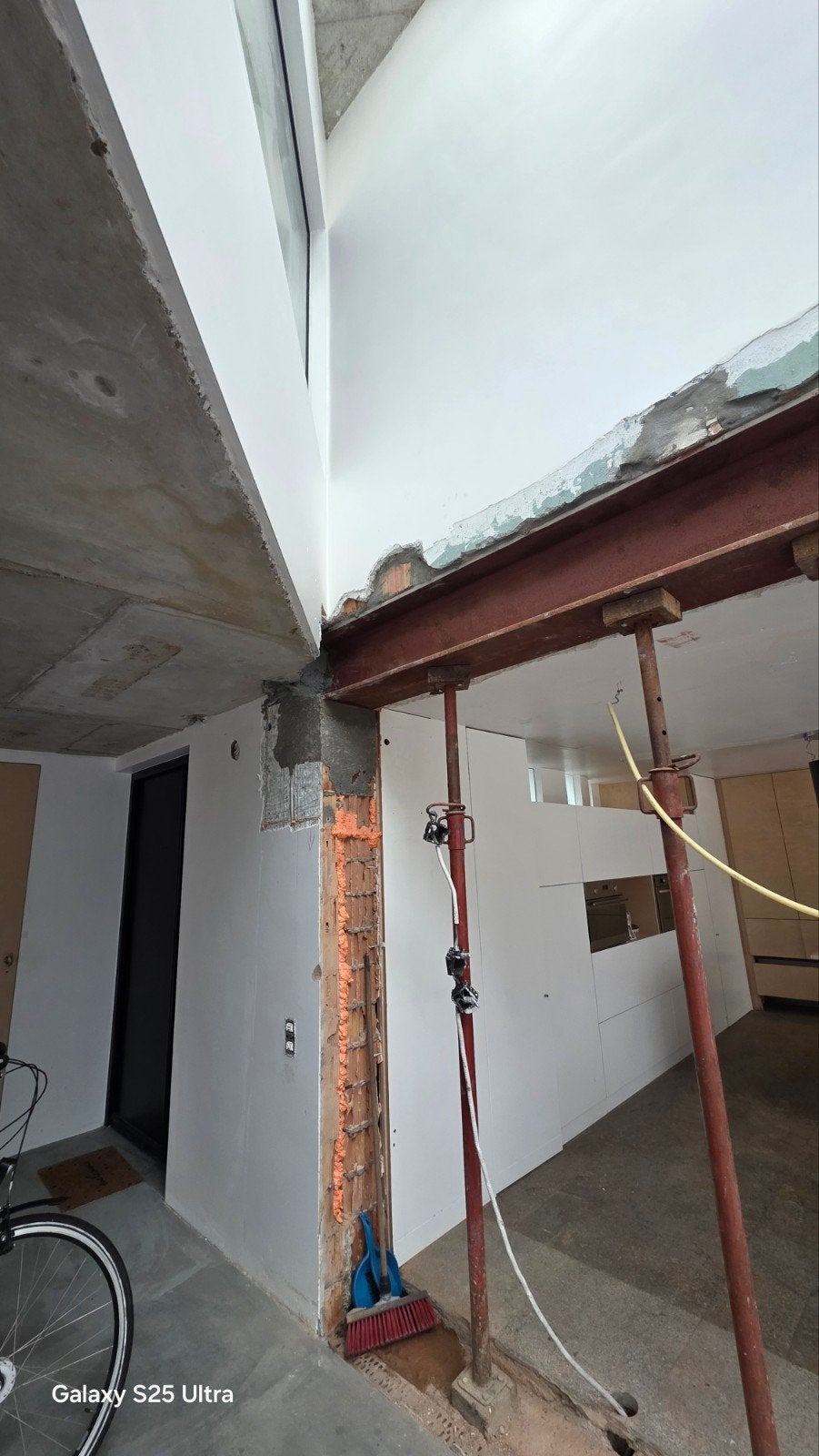 Drasg muur afbreken-Draagbalk plaatsen.0466498753