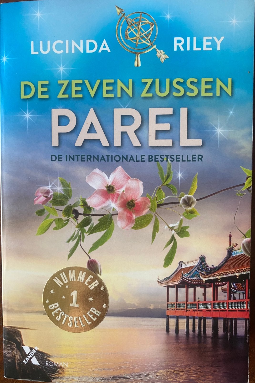 De zeven zussen - Parel - Lucinda Riley, Boeken, Ophalen of Verzenden, Zo goed als nieuw