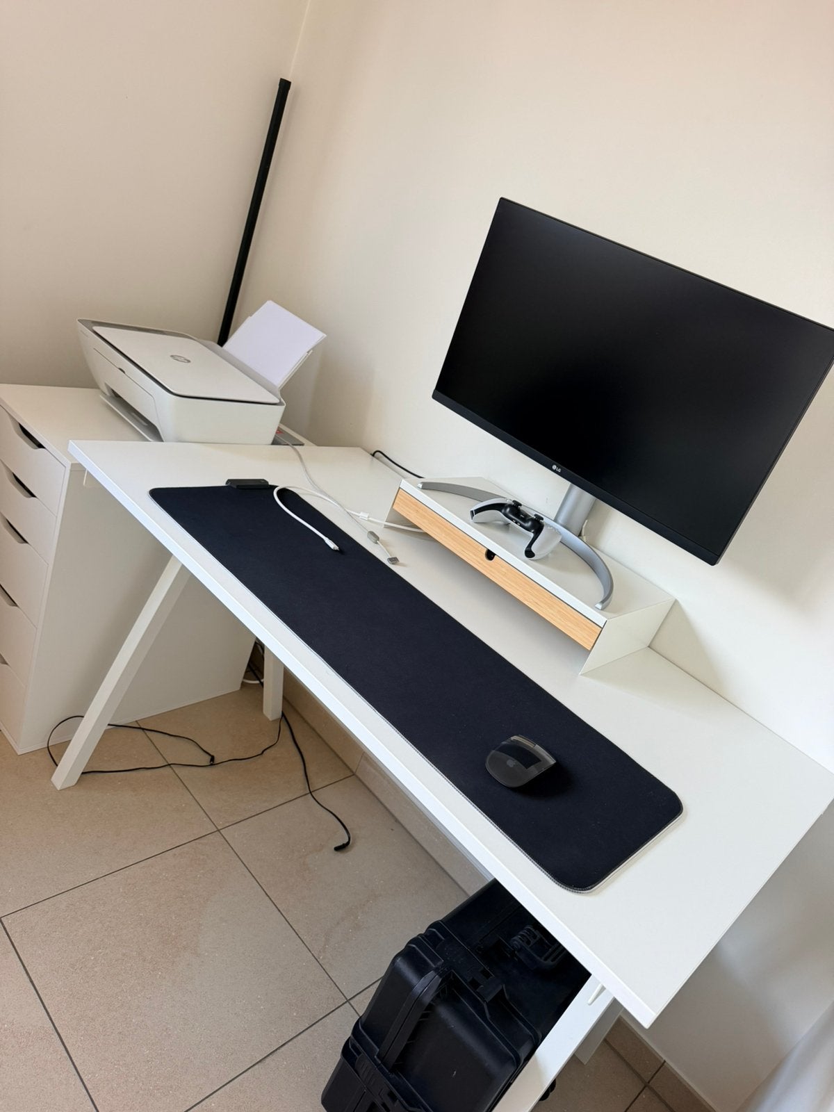 Bureau Wit (Heel proper), Huis en Inrichting, Ophalen, Zo goed als nieuw, IKEA, Wit