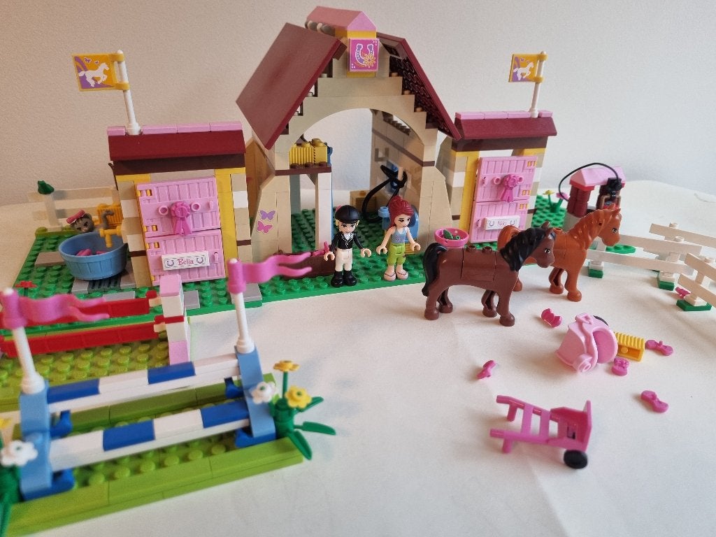 LEGO friends 3189 Heartlake Stables, Gebruikt, Lego, Friends, Ophalen of Verzenden