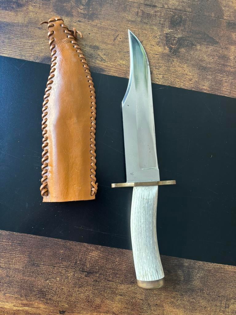 Couteaux de collections., Enlèvement