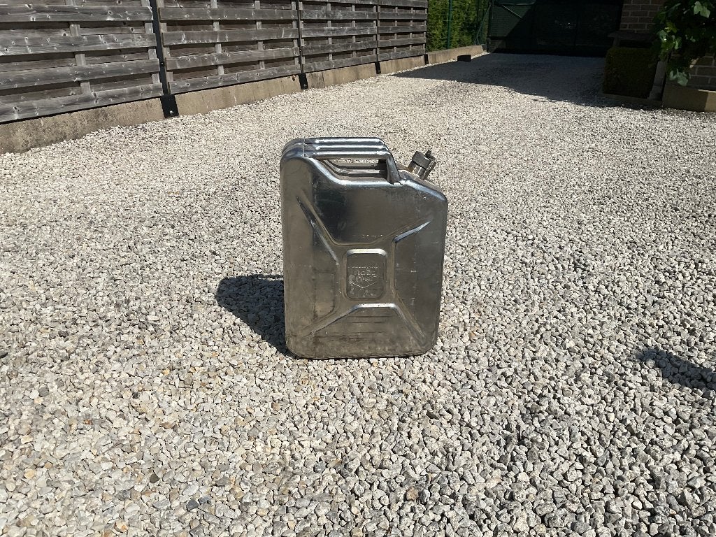 Jerrycan, Enlèvement