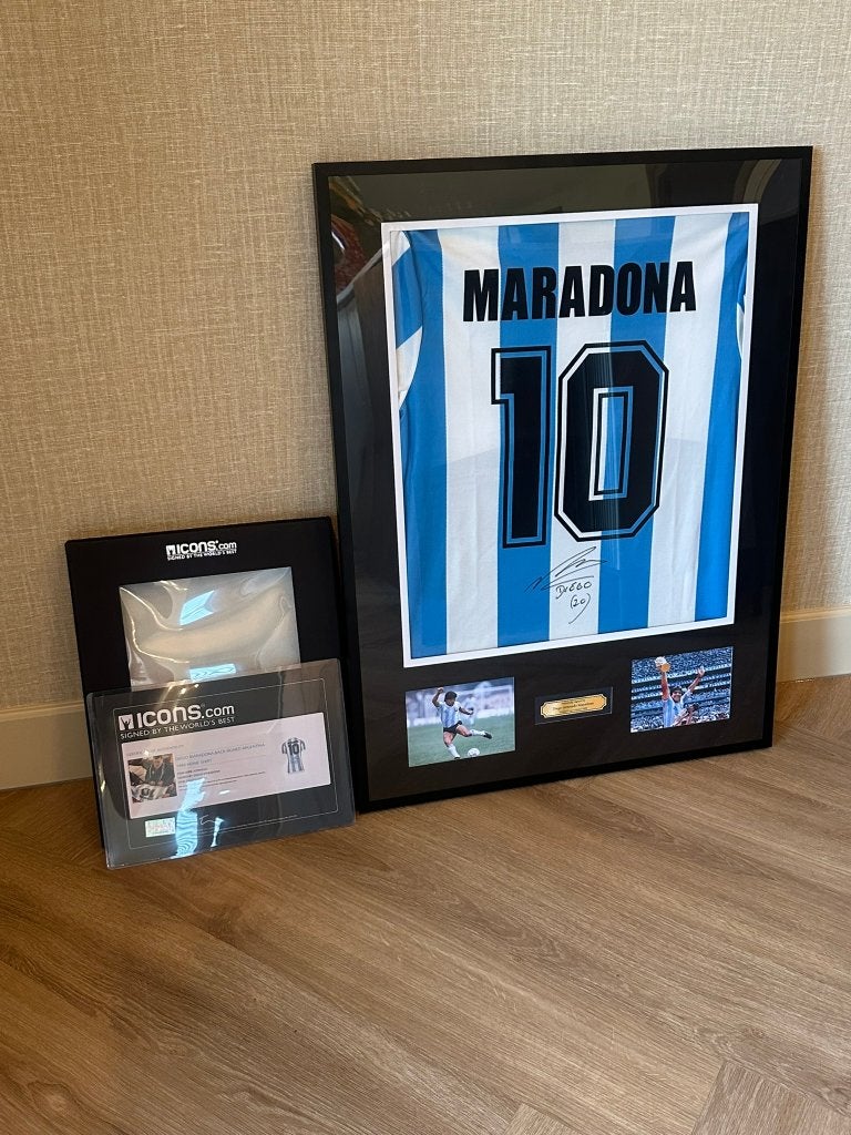 Hand gesigneerd shirt Diego Armando Maradona, met COA ICONS, Verzamelen, Sportartikelen en Voetbal, Ophalen of Verzenden, Nieuw