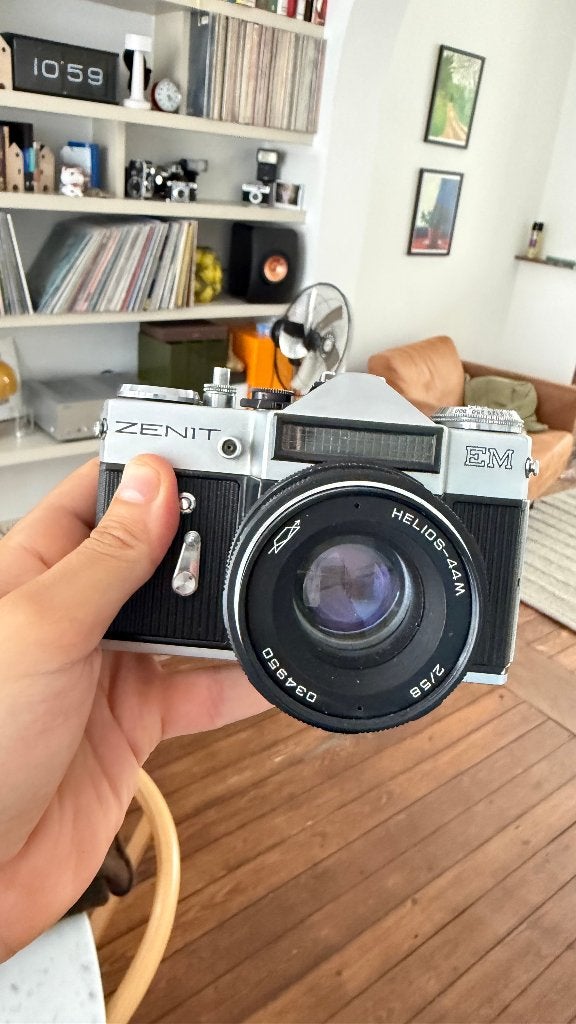 Zenit EM – vintage Russische 35mm SLR + Helios 44M 58mm f/2, Enlèvement ou Envoi, Utilisé, Reflex miroir, Autres Marques