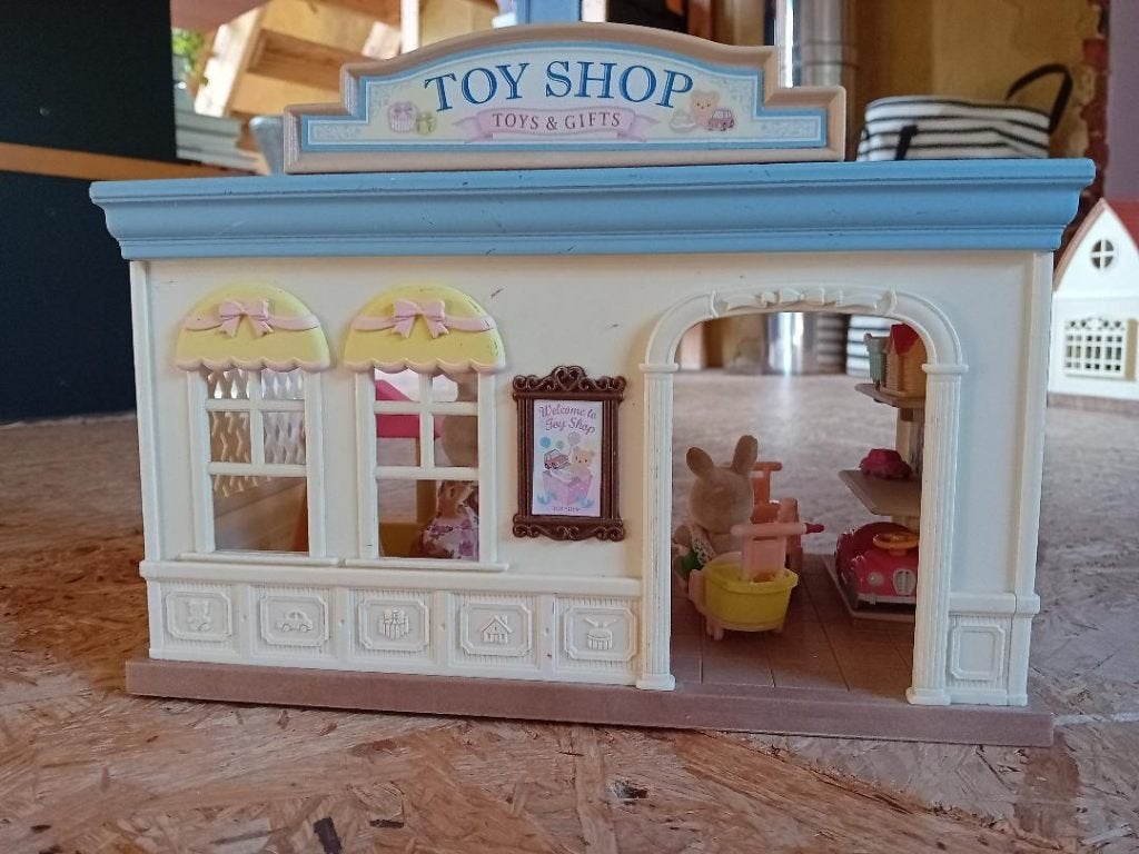 Sylvanian Families speelgoedwinkel, Kinderen en Baby's, Speelgoed | Poppenhuizen, Ophalen, Zo goed als nieuw, Poppenhuis