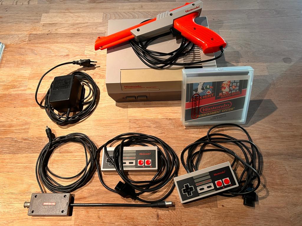 Nintendo NES + mario/duck hunt + zapper, Games en Spelcomputers, Ophalen of Verzenden, Zo goed als nieuw