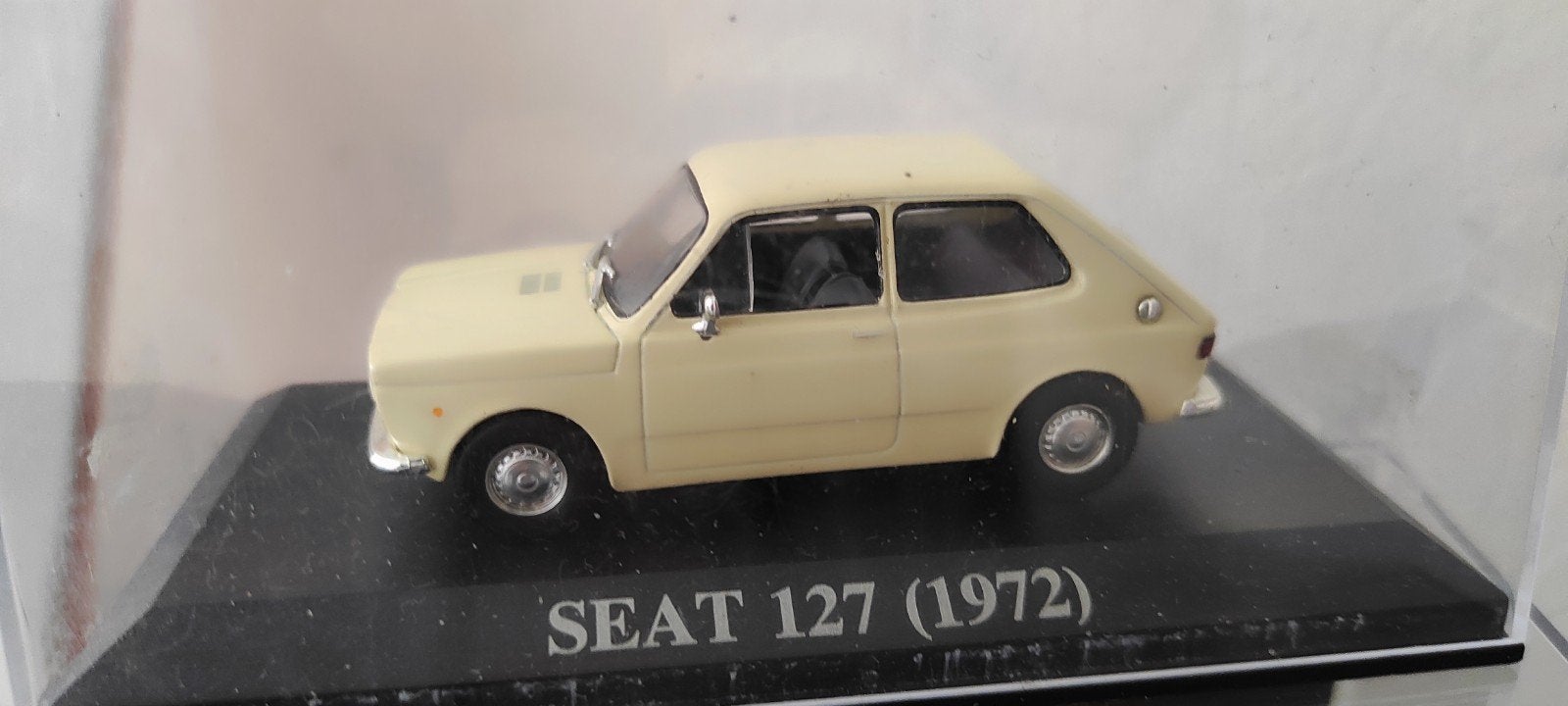 Seat Fiat 127 beige 1972 1:43 in vitrinedoosje, Ophalen of Verzenden