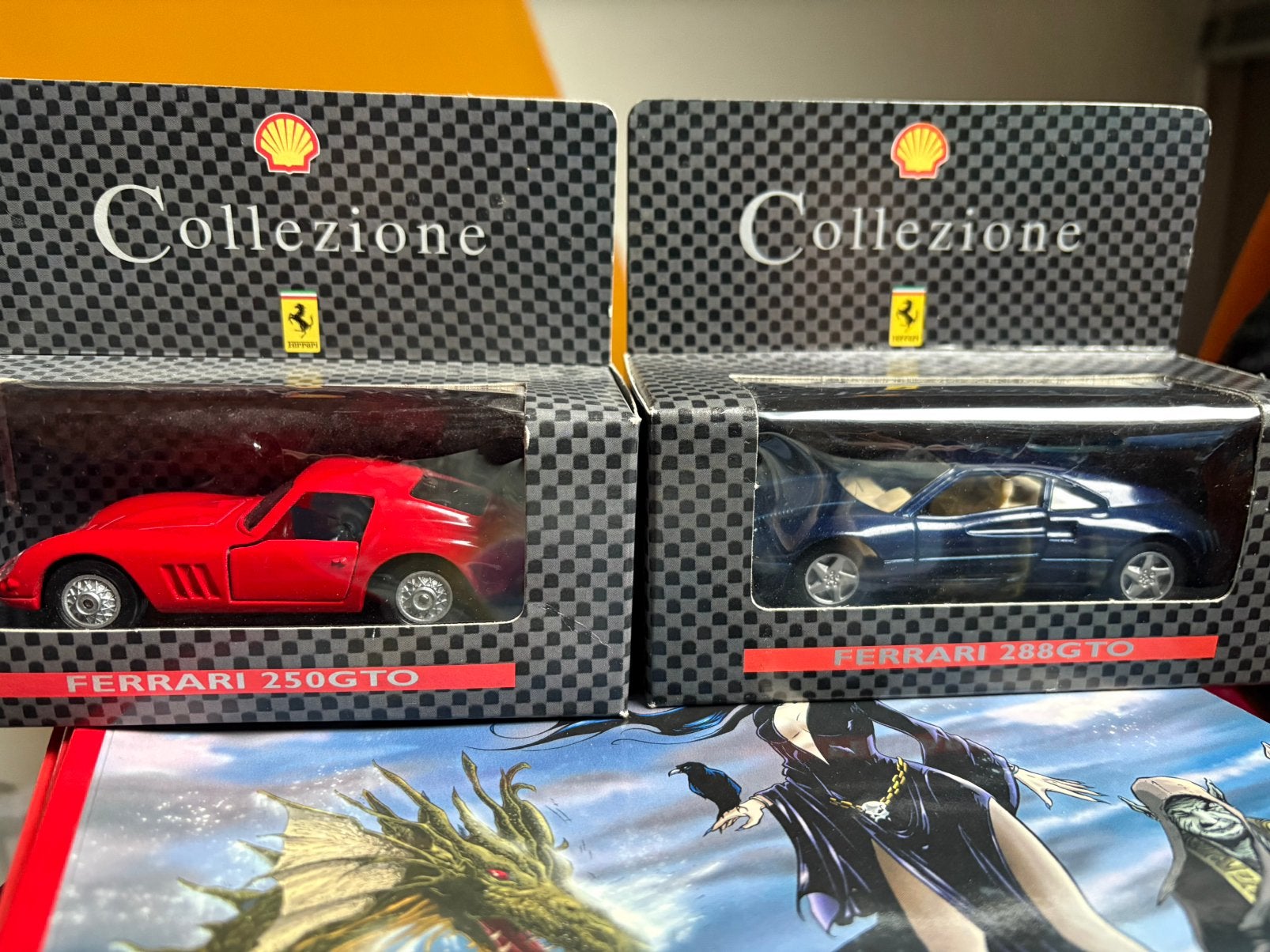 Ferrari - 2 stuks -288gto + 250GTO Shell collezione, Enlèvement ou Envoi, Comme neuf