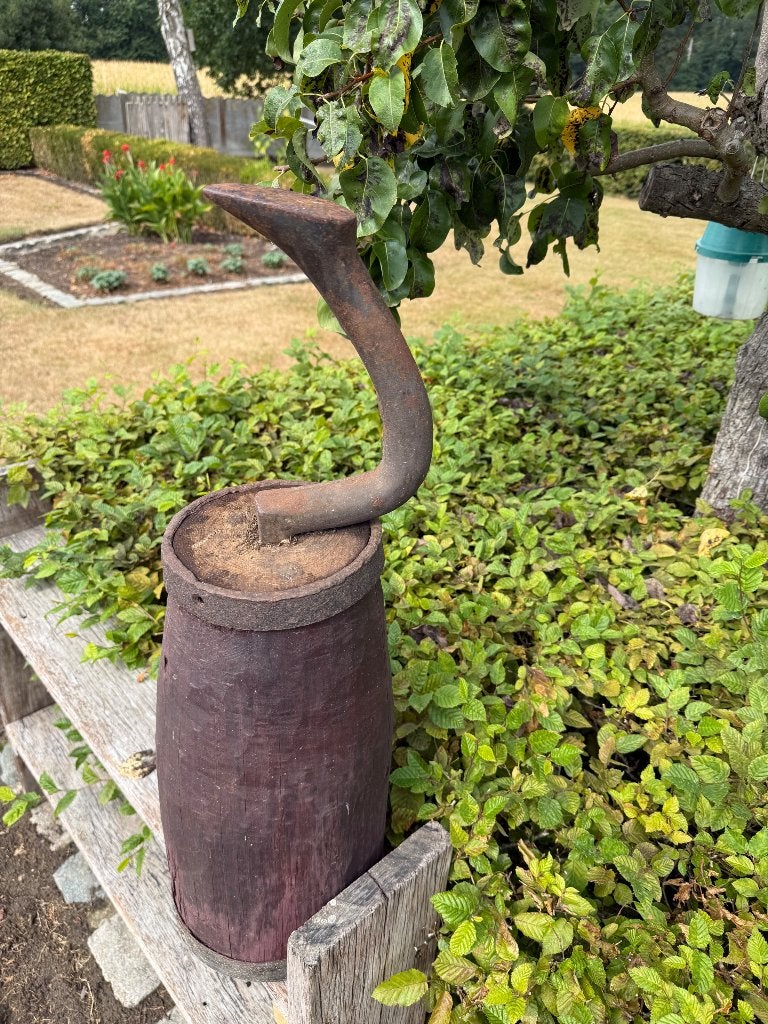 Oud schoenmakersgereedschap, Enlèvement