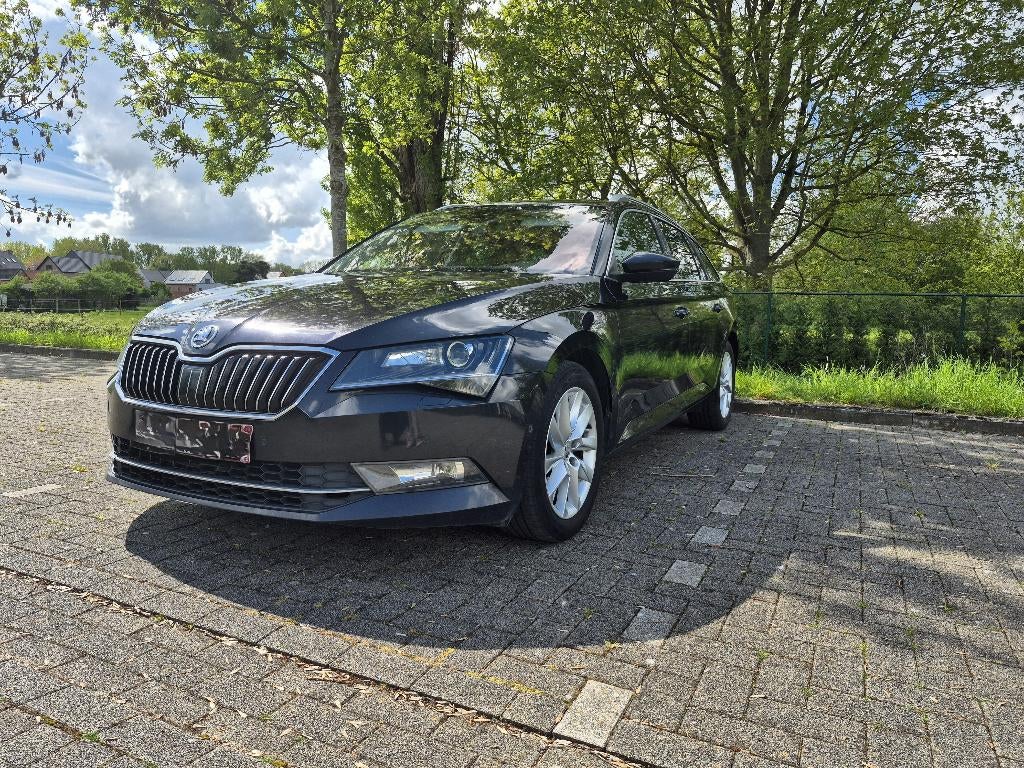 Skoda Superb 1.6 diesel, Autos, Skoda, Cuir, Achat, Entreprise, Noir