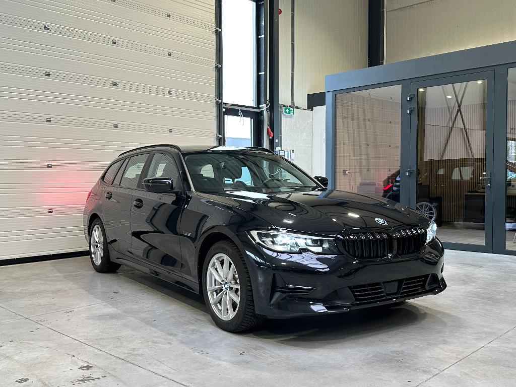 BMW 330 e Touring PHEV - Sportzetel CarPlay ACC Camera, Autos, BMW, Cuir, Achat, Euro 6, Entreprise