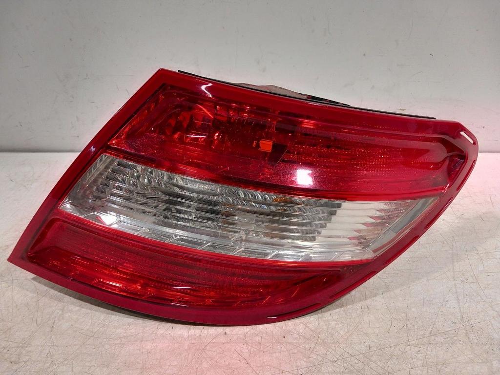 Achterlicht carrosserie rechts Mercedes-Benz C-Klasse, Onderdelen@venauto.nl, Van der Ven Autorecycling B.V., Gebruikt, Ettenseweg 76, 4706 PB Roosendaal, The Netherlands