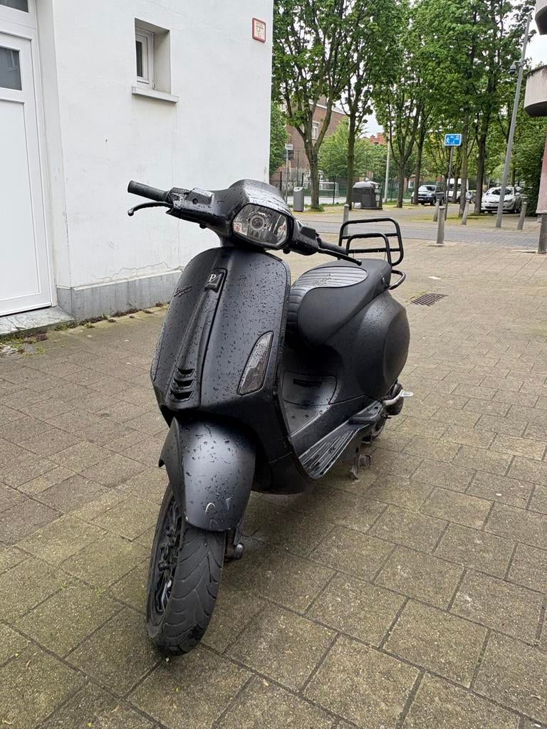 Vespa sprint notte, Fietsen en Brommers, Ophalen, Zo goed als nieuw, Vespa