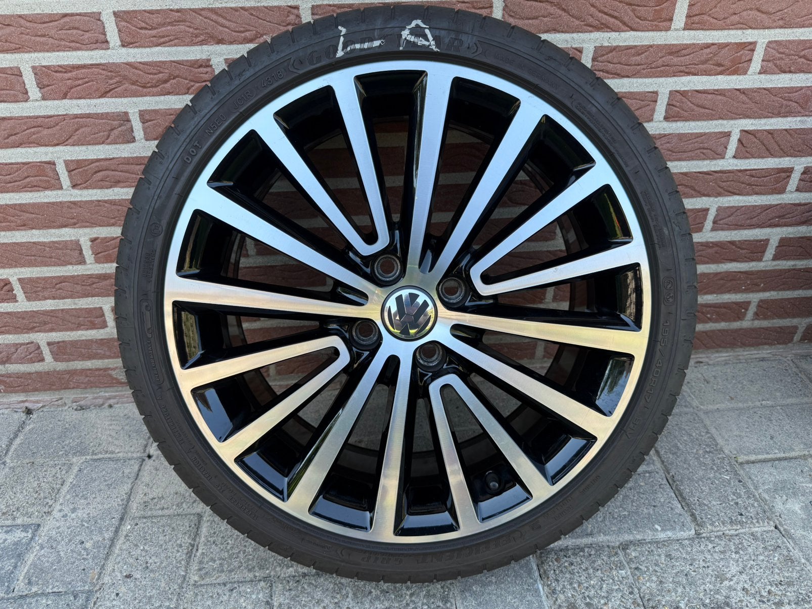 Volkswagen Up 17 inch Polygon velgen zomerbanden origineel, Auto-onderdelen, Ophalen, Banden en Velgen, 17 inch, Personenwagen