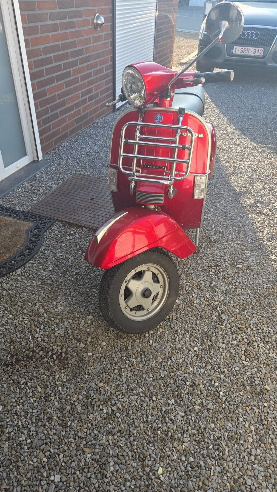 Vespa scooter 125