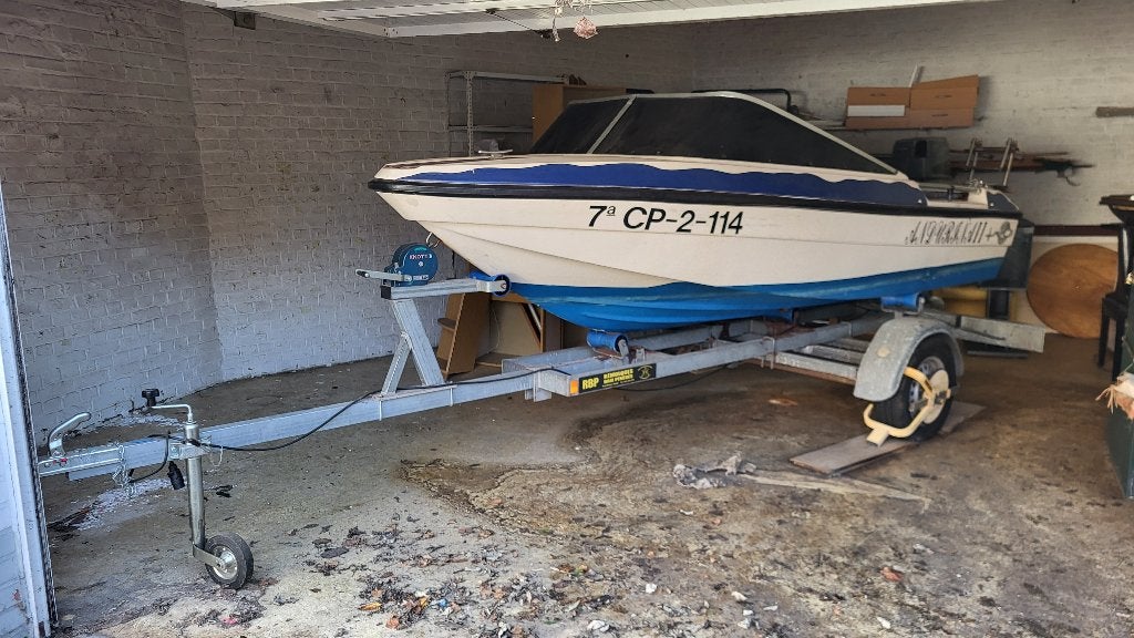 Bateau RIO 400 avec remorque, Direction hydraulique, 4 m, Essence, 40 ch