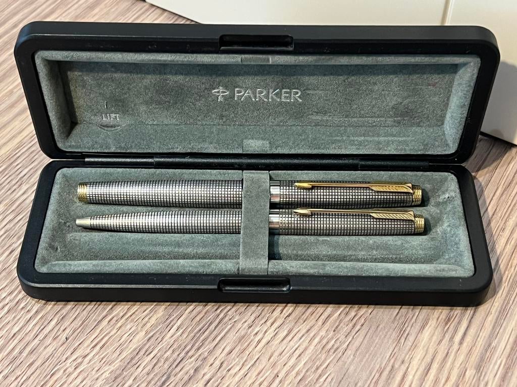Vintage set Parker 75 sterling silver Ciselè 14k F + pen, Verzamelen, Pennenverzamelingen, Zo goed als nieuw, Parker, Ophalen of Verzenden