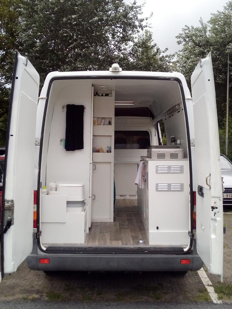 Compacte off-grid camper – Mercedes Sprinter 2003 – zonnepan, Caravanes & Camping, Caravanes stationnements