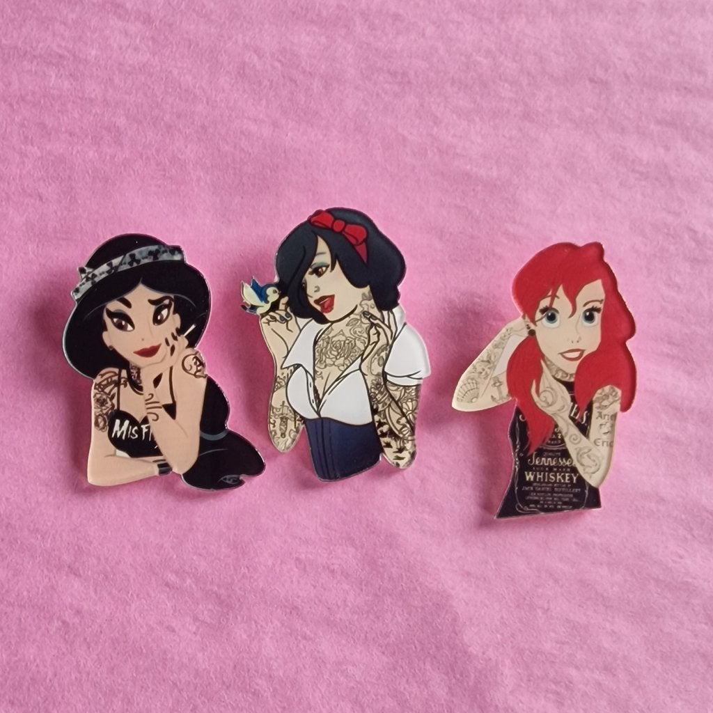 Broche Disney prinses, Verzamelen, Ophalen of Verzenden, Pocahontas of Kl. Zeemeermin, Zo goed als nieuw