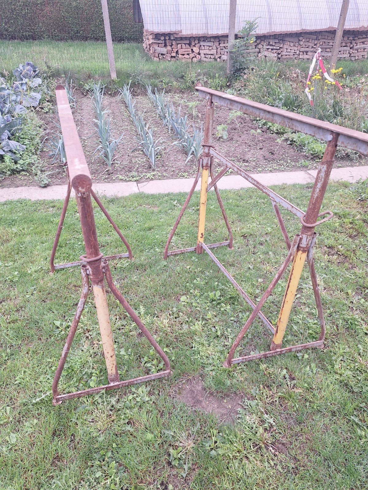 2 schragen metserschragen, Ophalen