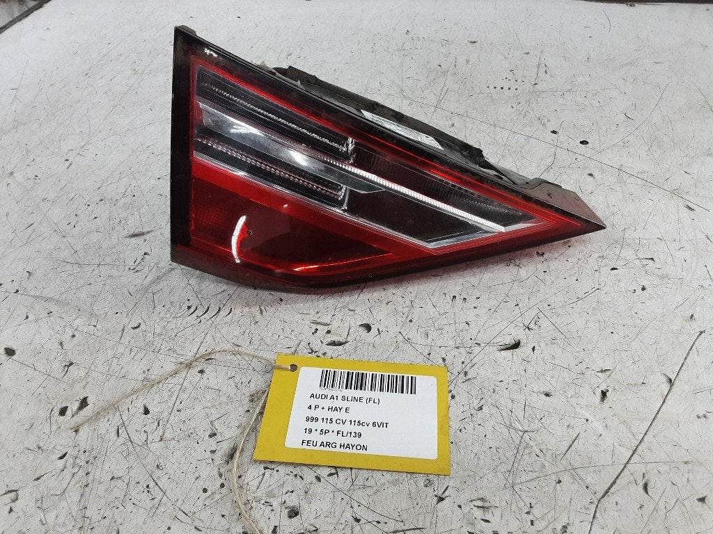 PANNEAU ARRIÈRE GAUCHE AVEC LAMPE Audi A1 Sportback (GBA), Mevr. I. Hauben, Audi, Utilisé, Rue de l'Espoir 34 34
4030  GRIVEGNÉE, BE