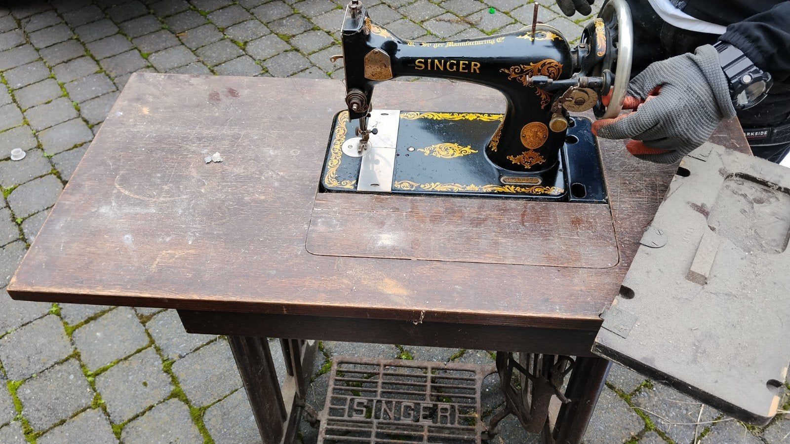 Machine à coudre Singer ancienne à pédale avec meuble, Antiquités & Art, Enlèvement