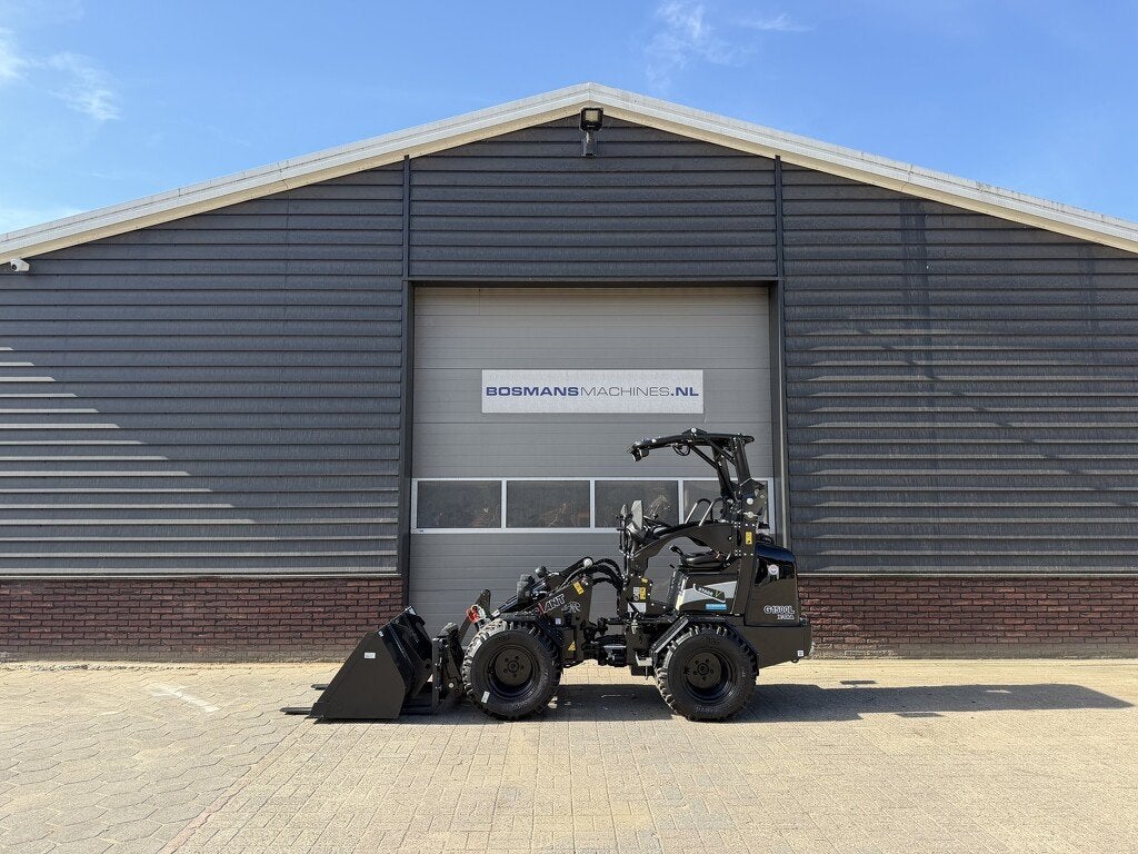 Giant G1500L X-tra minishovel BLACK edition ! Met zeer veel, Tobroco, Info@tobroco.nl, Sprendlingenstraat 57
5061 KM  Oisterwijk