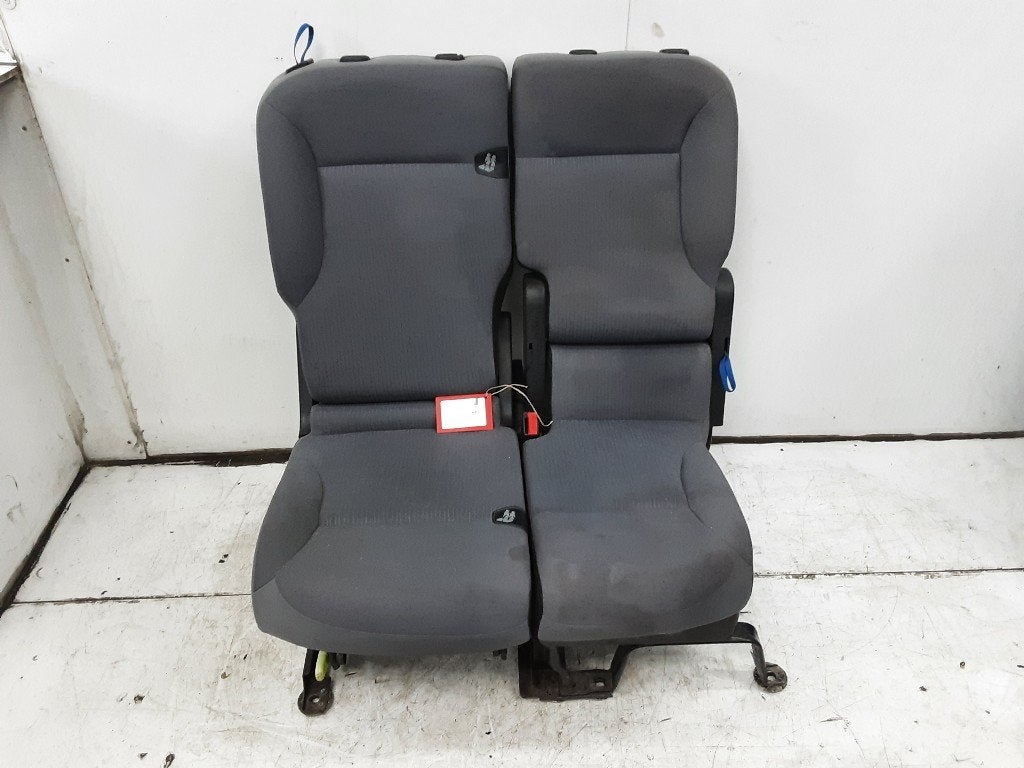 STOEL RECHTS VOOR Peugeot Partner (GC / GF / GG / GJ / GK), Gebruikt, Mevr. I. Hauben, Rue de l'Espoir 34 34
4030  GRIVEGNÉE, BE