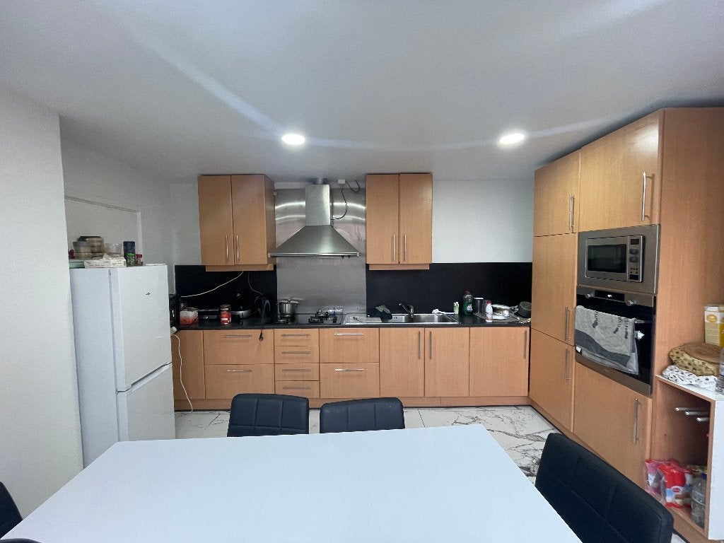 Appartement + Handelsruimte in Temse te koop, 200 tot 500 m², Provincie Oost-Vlaanderen, Temse, 210 m²