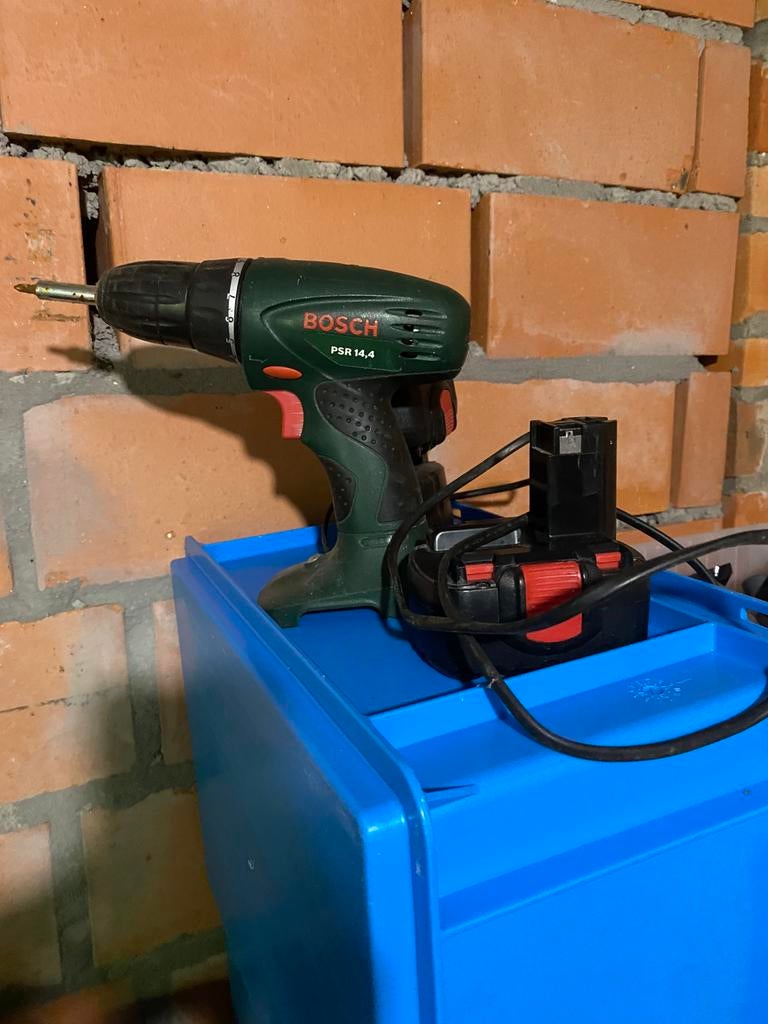 Vijsmachien bosch met met 2 batterijen, Doe-het-zelf en Bouw, Ophalen, Zo goed als nieuw