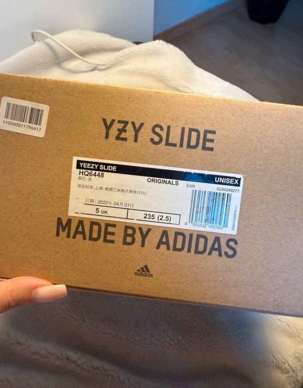 Yeezy slides, Slippers, Zwart, Nieuw, Ophalen of Verzenden