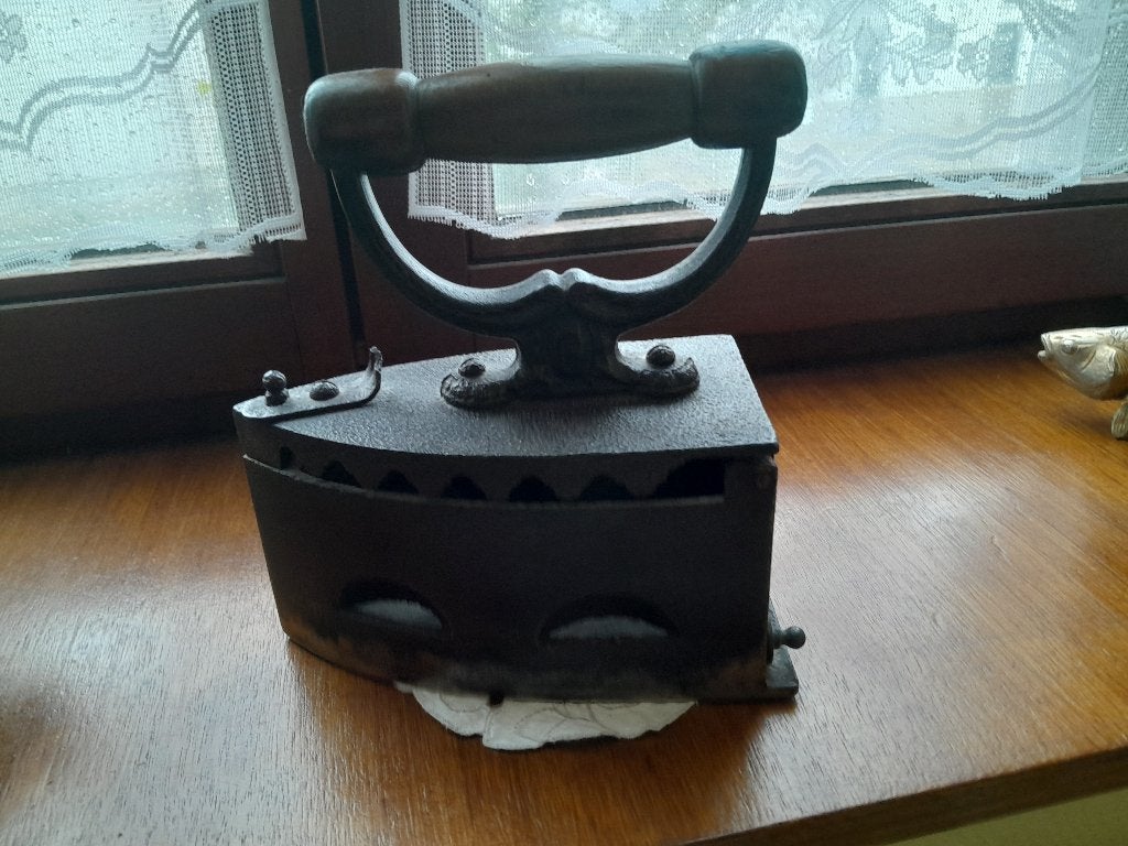 Ancien fer à repasser en parfait état (pour décoration)., Enlèvement