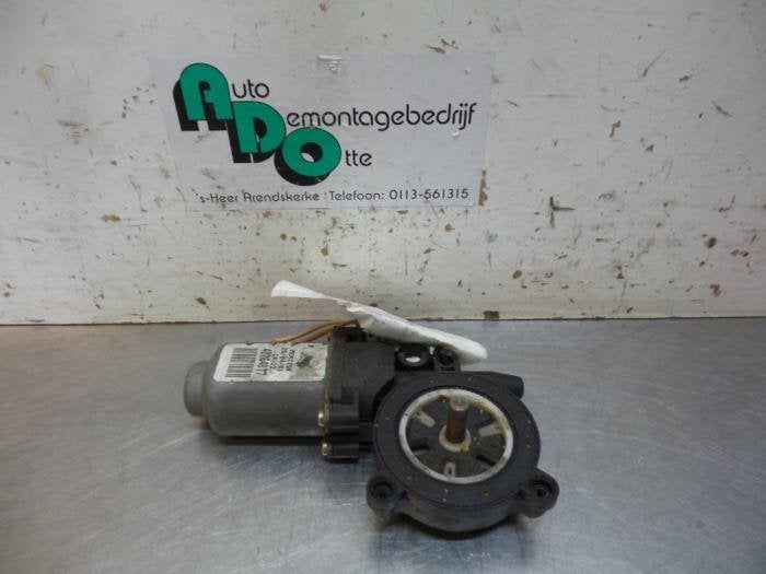 Moteur de vitre portière d'un Renault Clio (Clio 2 98-), Autos : Pièces & Accessoires, Renault, -, 3 mois de garantie, Utilisé