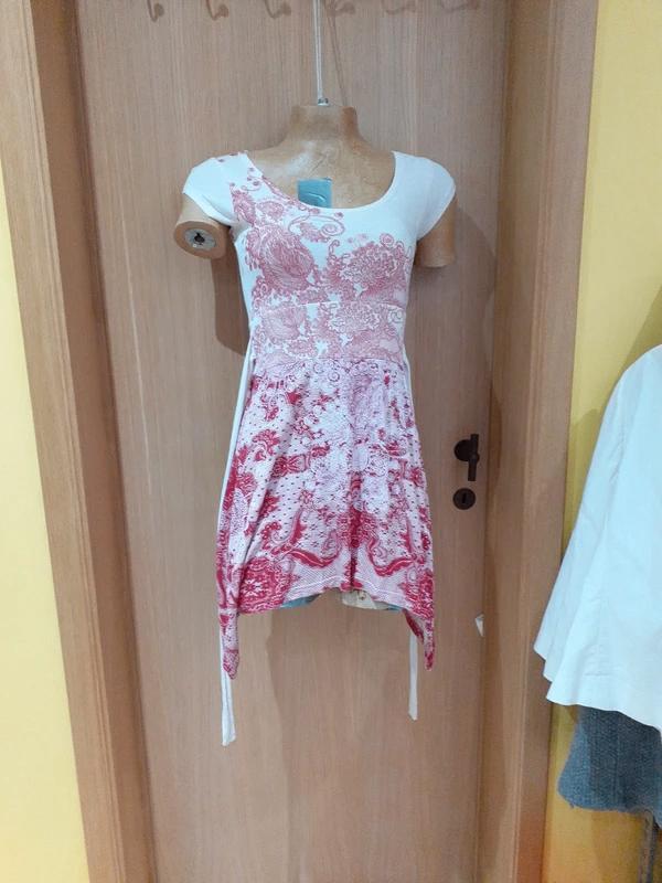 Robe mini Desigual beige & rouge – Taille XS / 34, Rouge, Enlèvement ou Envoi, Au-dessus du genou, Taille 34 (XS) ou plus petite